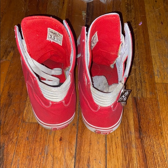 Used - Picture 3 of 3